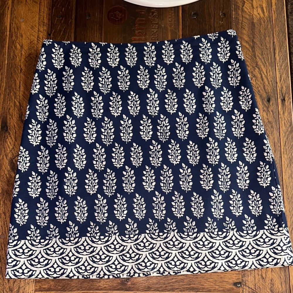 NWOT Talbots Navy and White Leaf Pattern Skirt